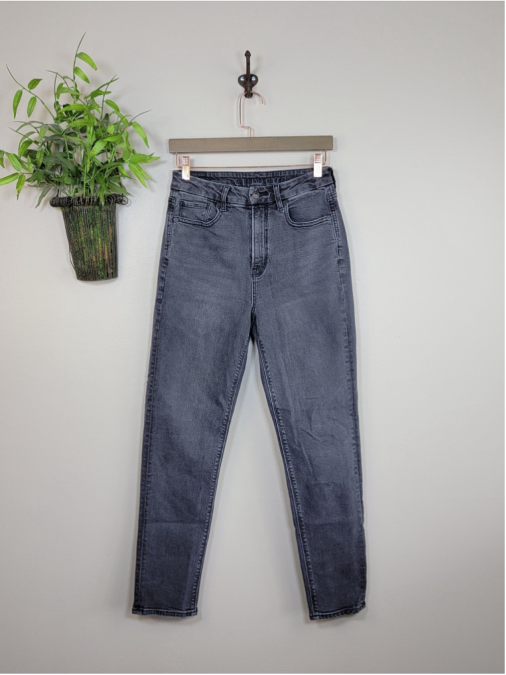 AE 2 American Eagle High Rise Curvy Mom Jeans Faded Black Gray Tapered Relaxed
